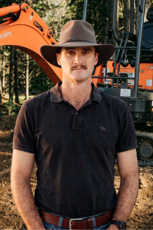 Lukas Baker portrait